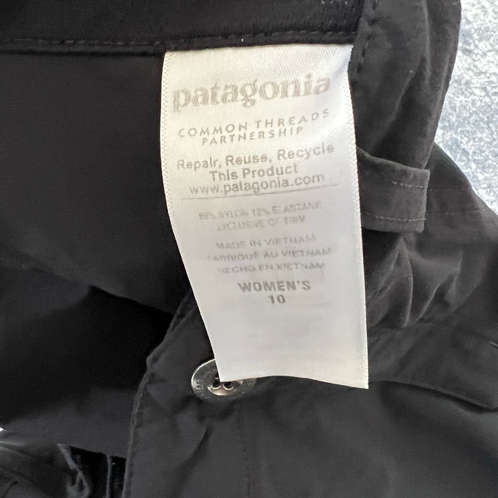Patagonia Black shorts size 10. - Picture 10 of 10